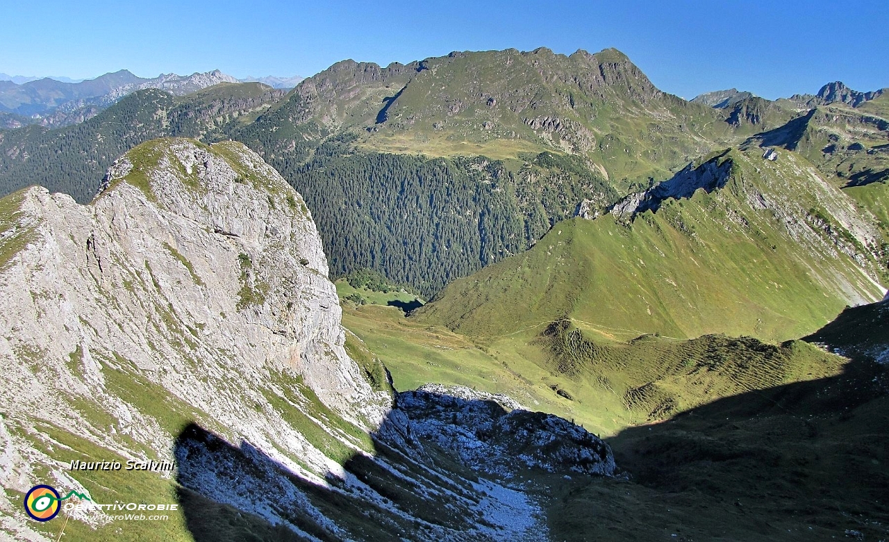 14 Panorama verso il Pietra Quadra....JPG